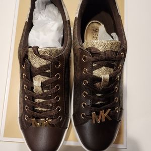 NIB Michael Kors Poppy Color-Block Logo Sneaker Size 6